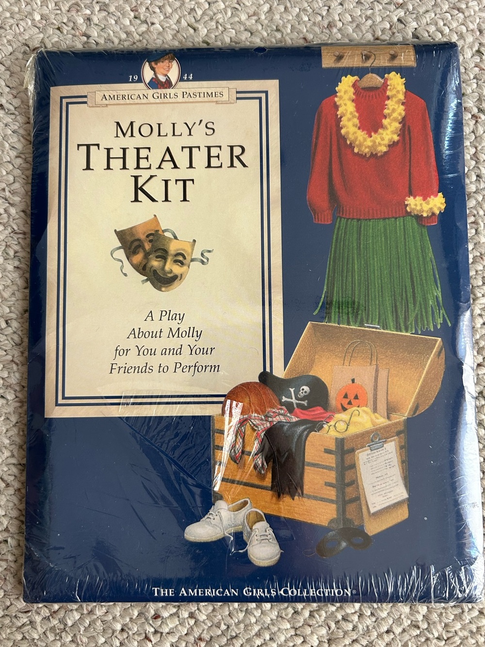 American Girl Molly's Theater Kit - Navy, Cream, Red, Green